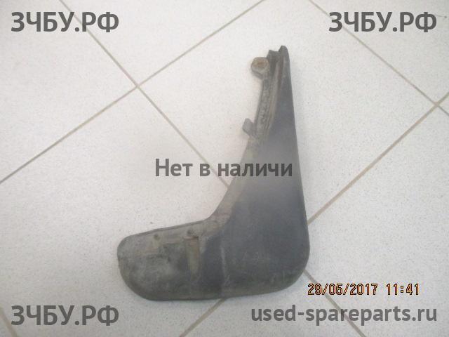 Ford Focus 2 Брызговик передний правый
