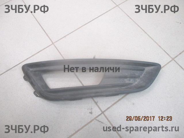 Ford Focus 3 Рамка противотуманной фары правой
