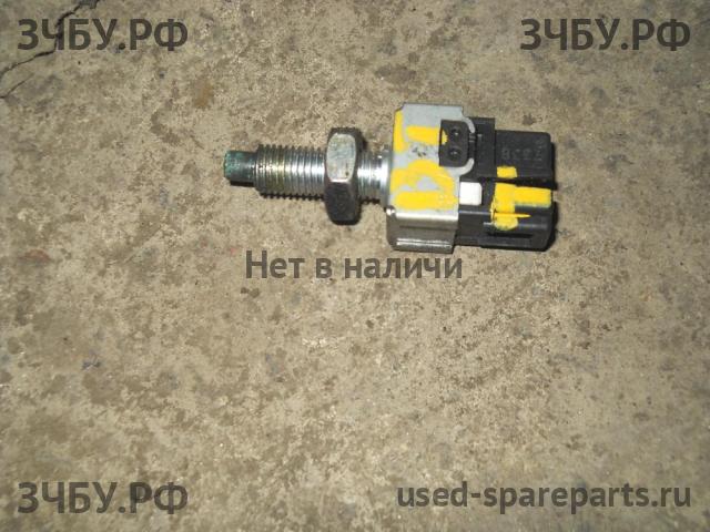 Mazda BT-50 (1) Кнопка