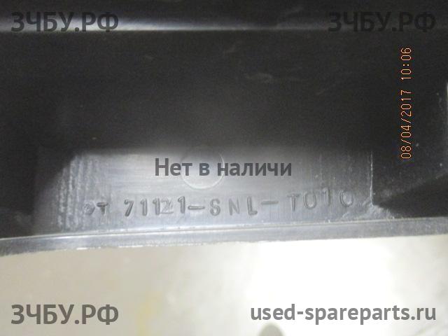 Honda Civic 8 (4D) Решетка радиатора