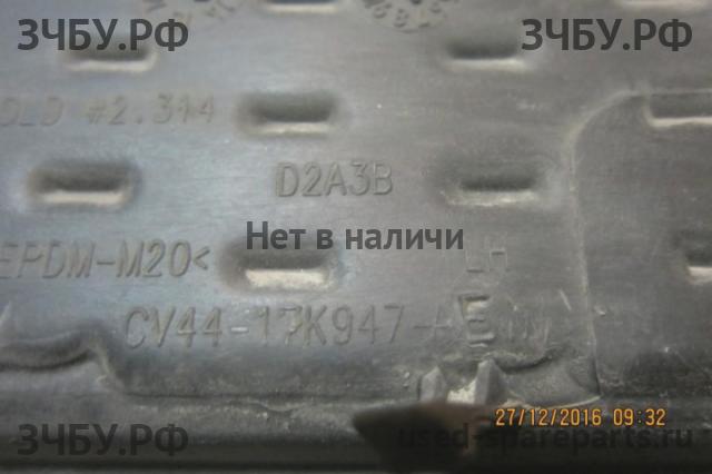 Ford Kuga 2 Решетка в бампер