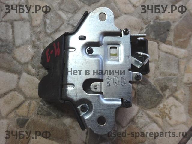 KIA Rio 3 Замок багажника