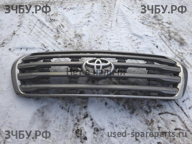 Toyota Land Cruiser 200 Решетка радиатора