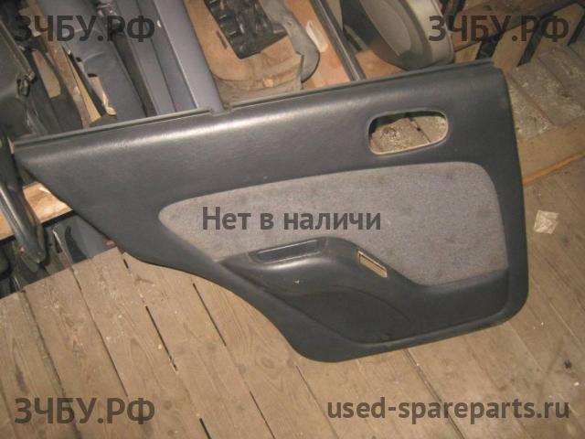 Suzuki Swift 1 Обшивка двери задней левой