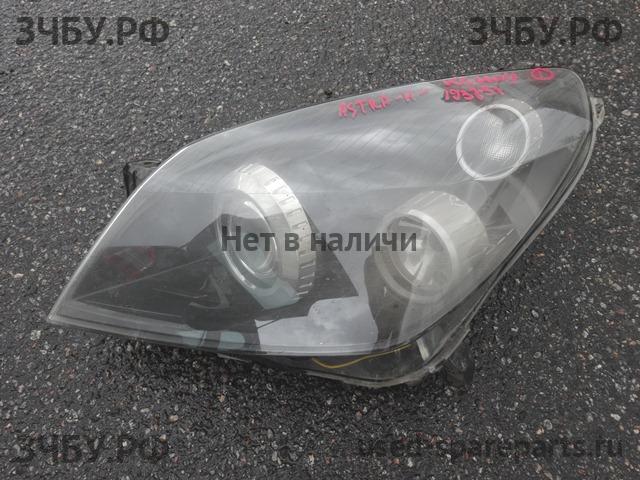 Opel Astra H Фара левая