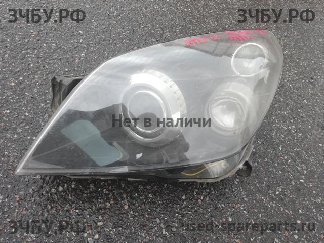 Opel Astra H Фара левая