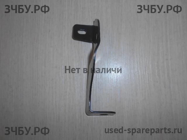 Mitsubishi Pajero/Montero 4 Кронштейн бампера передний