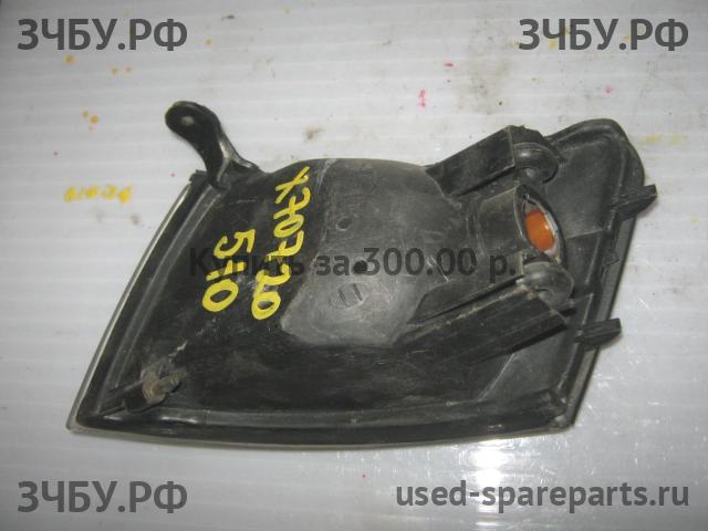 Toyota Carina (T170) Указатель поворота правый