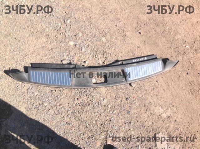Opel Insignia A Накладка задней панели