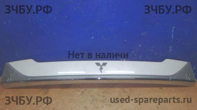 Mitsubishi Outlander 3 Накладка на крышку багажника