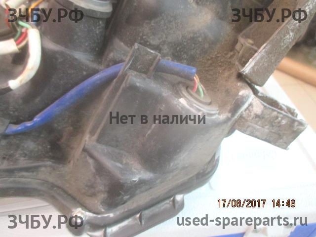 Toyota Land Cruiser 200 Фара правая