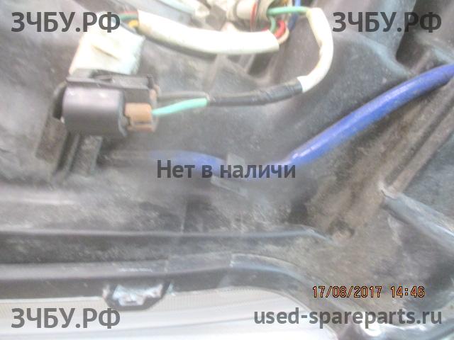 Toyota Land Cruiser 200 Фара правая