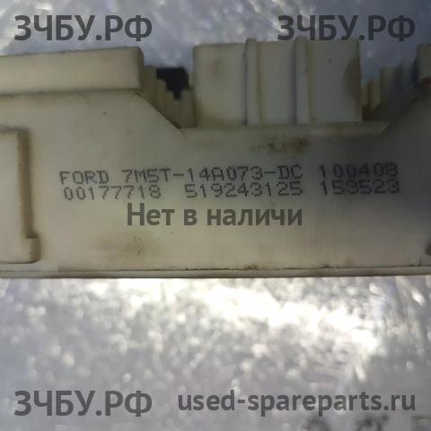 Ford Focus 2 Блок предохранителей (в салон)