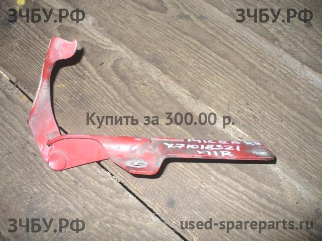 Nissan Micra K11 Петля капота правая