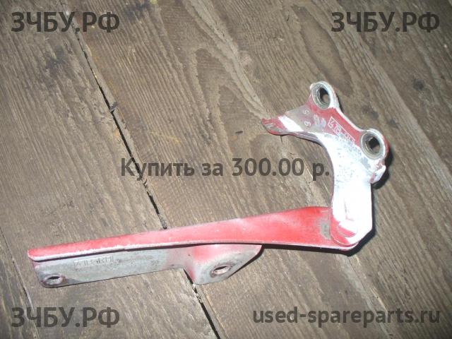 Nissan Micra K11 Петля капота правая