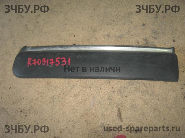 Opel Omega B Накладка на дверь багажника