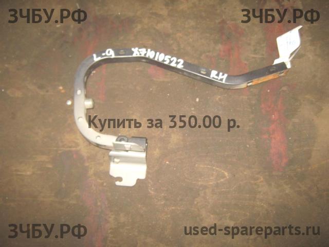 Mitsubishi Lancer 9 [CS/Classic] Петля крышки багажника правая