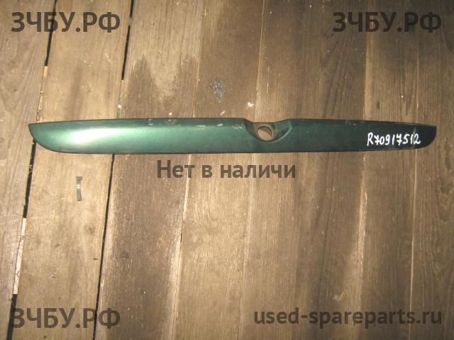 Mitsubishi Carisma (DA) 2000-> Накладка на дверь багажника