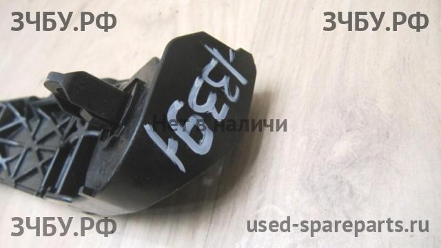Toyota RAV 4 (3) Кронштейн бампера передний