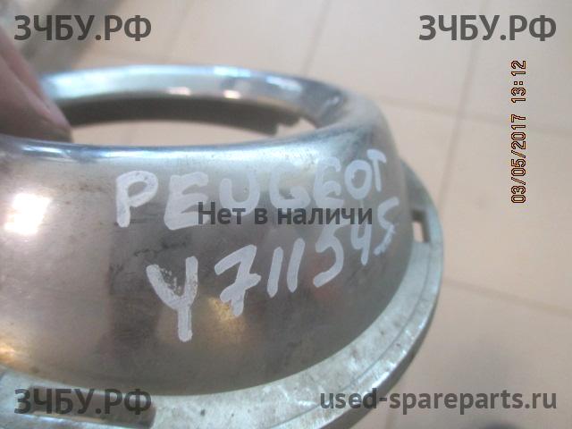 Peugeot 307 Рамка противотуманной фары правой