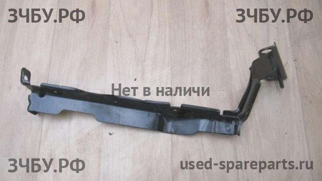 Audi A4 [B8] Кронштейн крепления крыла
