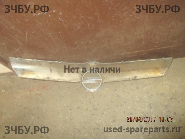 Opel Corsa D Решетка радиатора