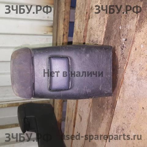 Nissan Primera P12 Консоль между сиденьями (Подлокотник)