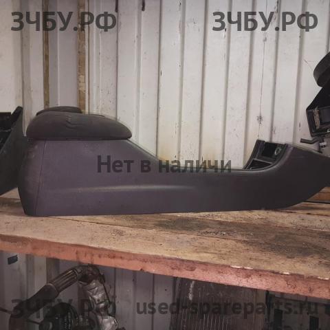 Ford Mondeo 2 Консоль между сиденьями (Подлокотник)
