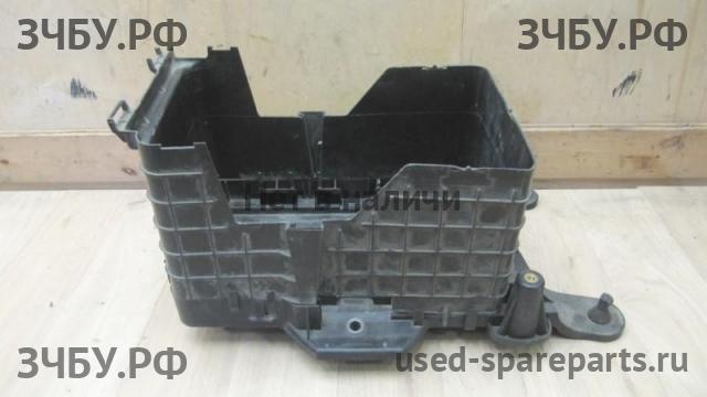 Volkswagen Passat B6 Корпус аккумулятора