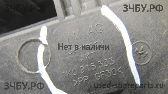 Volkswagen Passat B6 Корпус аккумулятора