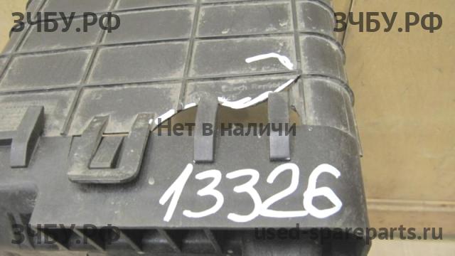 Volkswagen Passat B6 Корпус аккумулятора