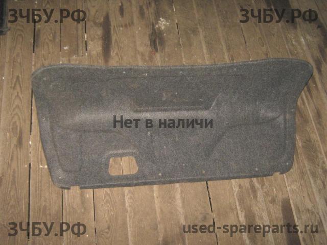 Audi A4 [B7] Обшивка крышки багажника