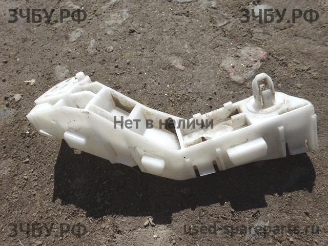 Mitsubishi Pajero/Montero 4 Кронштейн бампера передний
