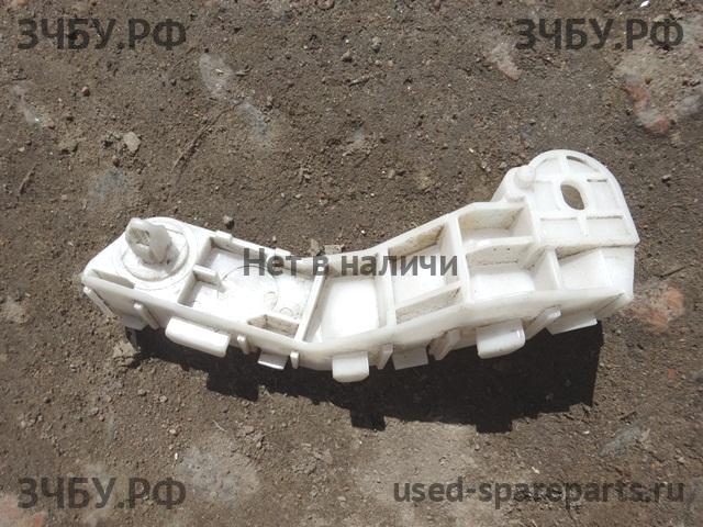 Mitsubishi Pajero/Montero 4 Кронштейн бампера передний