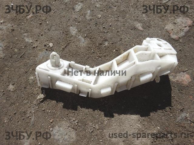 Mitsubishi Pajero/Montero 4 Кронштейн бампера передний