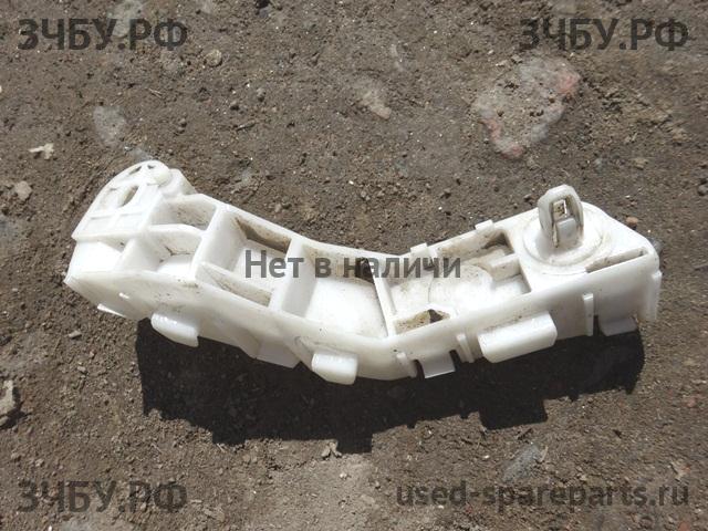 Mitsubishi Pajero/Montero 4 Кронштейн бампера передний