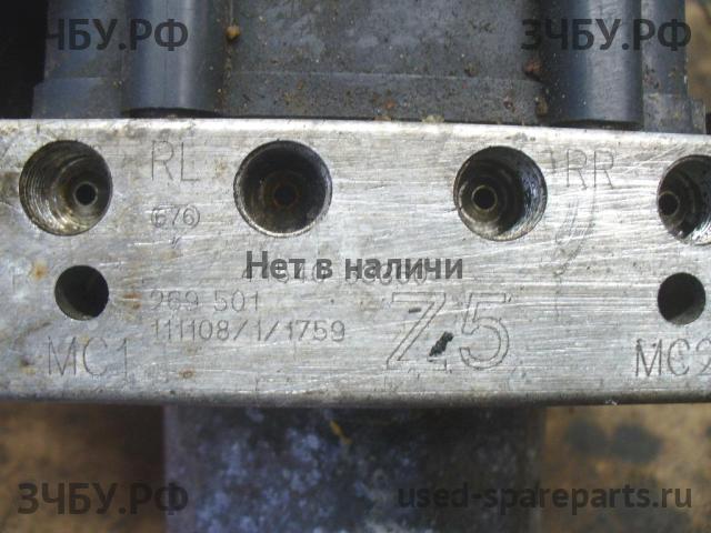 Toyota Camry 7 (V50) Блок ABS (насос)