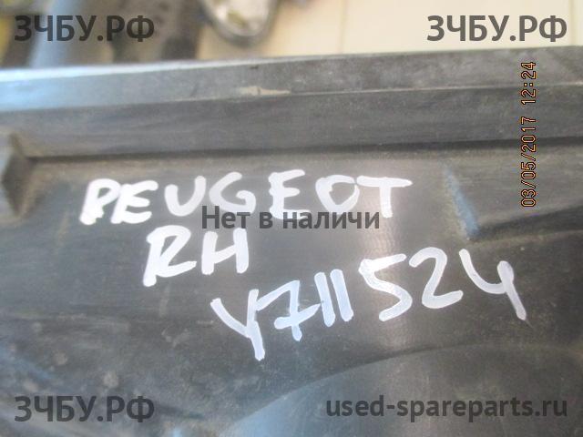 Peugeot 408 ПТФ правая