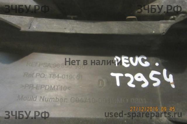 Peugeot 3008 (1) Рамка противотуманной фары правой