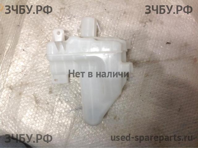 Toyota Corolla (E16 - E17) Бачок омывателя лобового стекла
