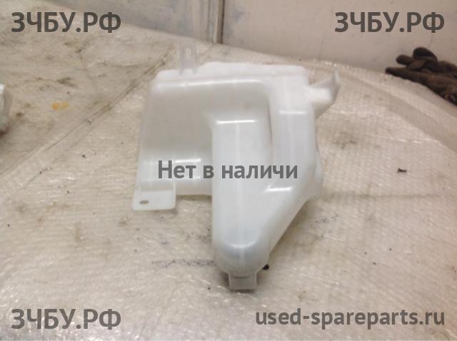 Toyota Corolla (E16 - E17) Бачок омывателя лобового стекла