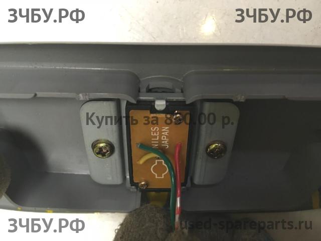 Nissan Primera P12 Кнопка люка