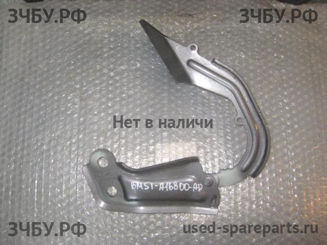 Ford Focus 3 Петля капота правая
