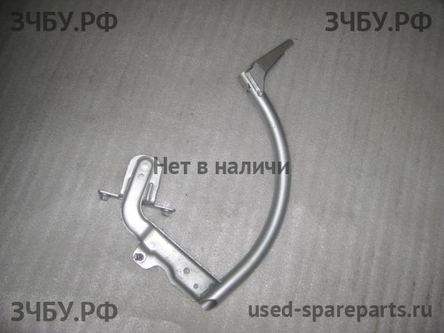 Ford Focus 3 Петля крышки багажника левая