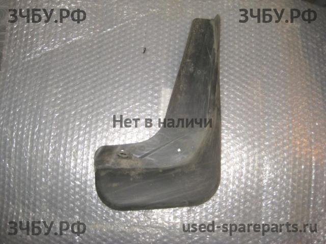 Ford Focus 3 Брызговик передний правый