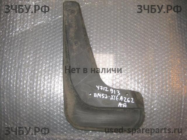 Ford Focus 3 Брызговик передний правый