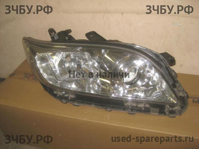 Toyota RAV 4 (3) Фара правая