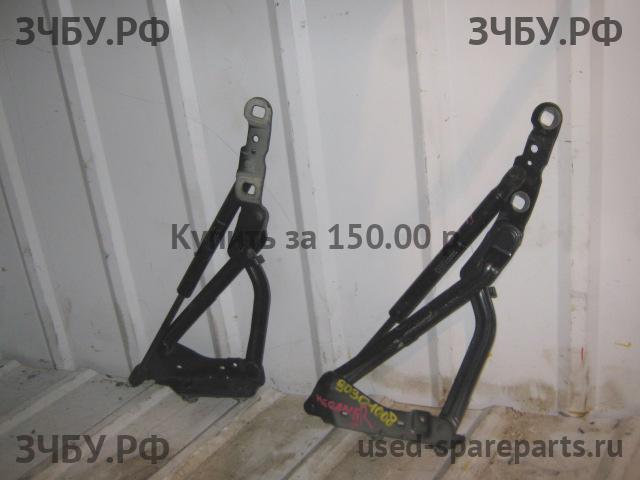 Renault Megane 2 Петля крышки багажника