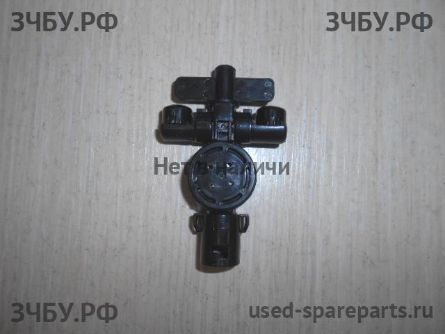 Mitsubishi L200 (4)[KB] Форсунка омывателя фары правая