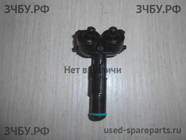 Mazda 3 [BK] Форсунка омывателя фары левая
